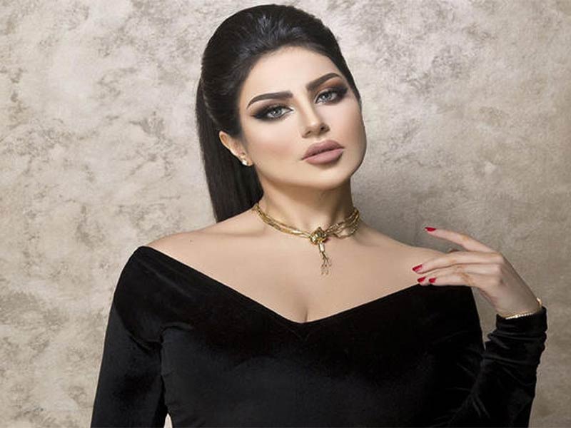 اضغط لمشاهدة الفيديو: عريس يترك حفل زفافه من أجل سيلفى مع "حليمة بولند"!